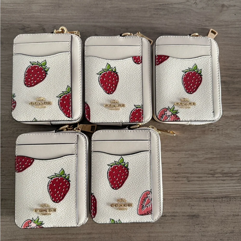 NWT Coach Zip Card Case With Strawberry Print Gold/Red Chalk CAR32